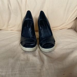 BCBG GENERATION BLACK PLATFORM ESPADRILLES—VINTAGE